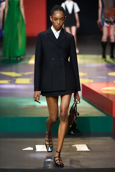 Look 3